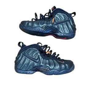 Nike Men's Blue and Navy Trainer